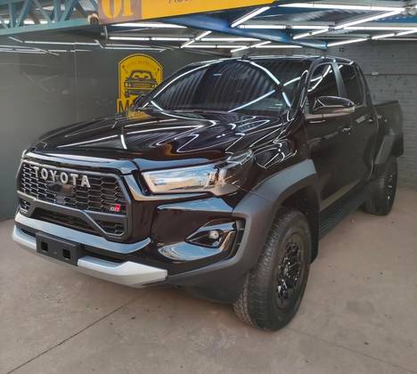 TOYOTA HILUX 2.8 D-4D TURBO DIESEL CD GR-S 4X4 AUTOMÁTICO
